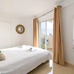アパート La Perla 3 Bedrooms In *