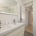 La Perla 3 Bedrooms In アパート *