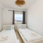 アパート La Perla 3 Bedrooms In *